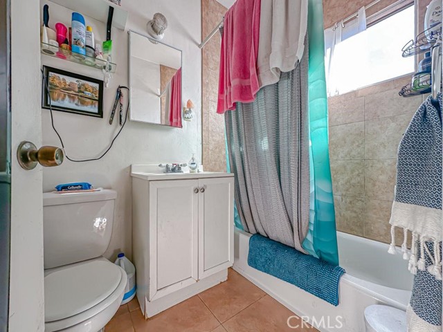 3915 E 11th Street, Long Beach CA: https://media.crmls.org/medias/c5990c71-8433-4810-8adf-e071a2c07713.jpg