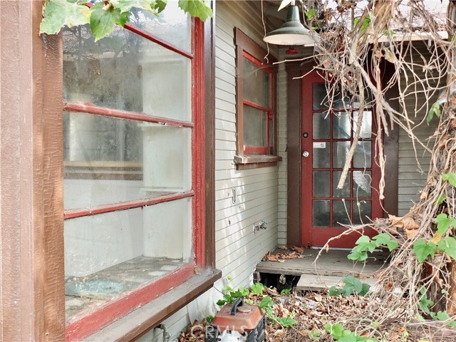 744 Gladys Avenue, Long Beach CA: https://media.crmls.org/medias/c59b7ce6-ebed-4000-941b-93ff966c9626.jpg