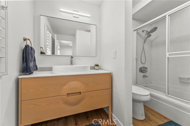 Detail Gallery Image 21 of 30 For 4745 La Villa Marina #J,  Marina Del Rey,  CA 90292 - 2 Beds | 2/1 Baths