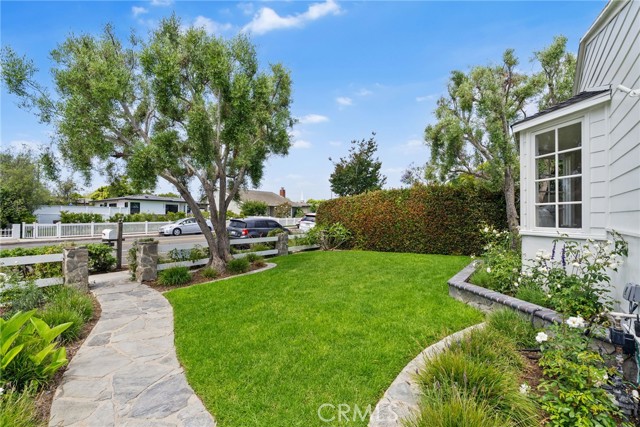 340 Broadway, Costa Mesa CA: https://media.crmls.org/medias/c59bec08-b6c5-481c-949c-9dcfda81a01f.jpg
