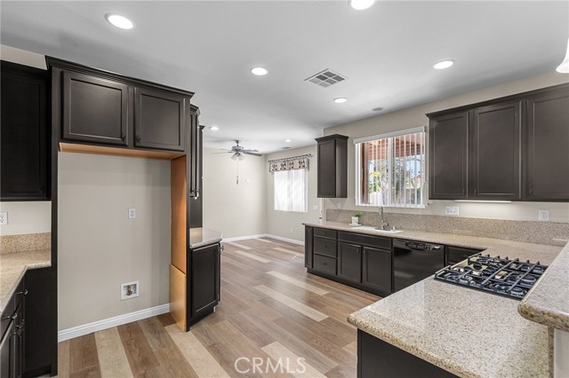 Detail Gallery Image 10 of 44 For 6758 N Shannon Ln, San Bernardino,  CA 92407 - 4 Beds | 3/1 Baths