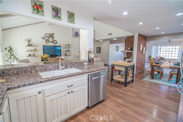 Detail Gallery Image 6 of 59 For 23514 via Decano, Valencia,  CA 91355 - 4 Beds | 2 Baths
