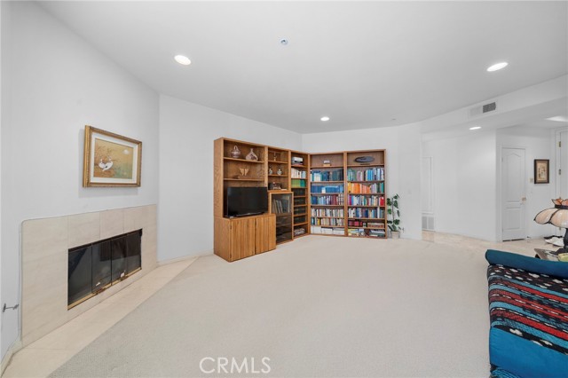 Detail Gallery Image 8 of 23 For 453 S Barrington, Los Angeles,  CA 90049 - 2 Beds | 3 Baths