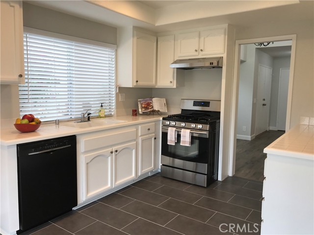 Detail Gallery Image 18 of 52 For 951 S Park Rim Cir, Anaheim Hills,  CA 92807 - 3 Beds | 2 Baths