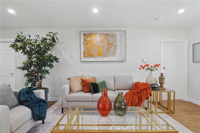8142 Vantage Avenue, North Hollywood CA: https://media.crmls.org/medias/c59e376b-6627-4dce-aec6-e2ae86a9edb1.jpg
