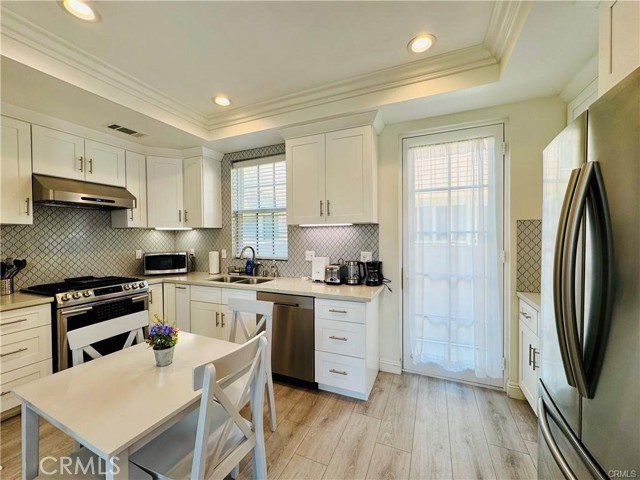 118 N Allen Ave, Pasadena CA: https://media.crmls.org/medias/c59ea104-3311-4d44-a65c-427f5223fbe0.jpg