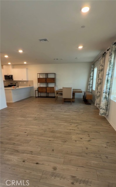 4113 E Coronado Privado, Ontario CA: https://media.crmls.org/medias/c59eaead-4319-4f1a-9ef1-8b898e022226.jpg