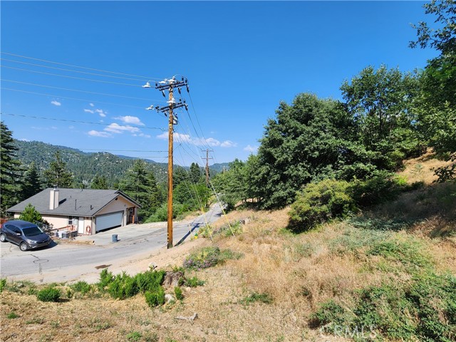 Detail Gallery Image 3 of 17 For 2344 Deep Creek Dr, Running Springs,  CA 92382 - – Beds | – Baths