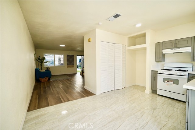 Detail Gallery Image 9 of 20 For 23624 Western Ave #B,  Harbor City,  CA 90710 - 3 Beds | 1/1 Baths