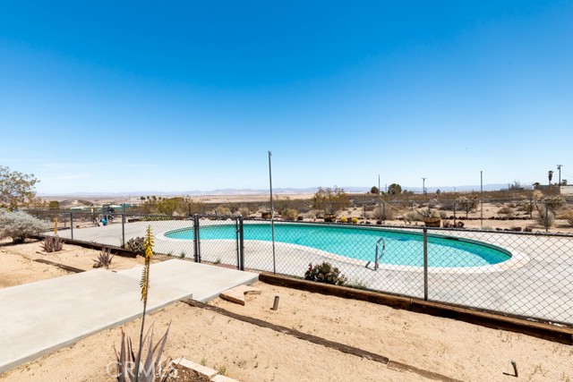 Detail Gallery Image 6 of 75 For 6425 Indian Cove Rd, Twentynine Palms,  CA 92277 - 4 Beds | 3 Baths