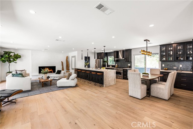 Detail Gallery Image 19 of 71 For 2321 Coldwater Canyon Dr, Beverly Hills,  CA 90210 - 3 Beds | 2 Baths
