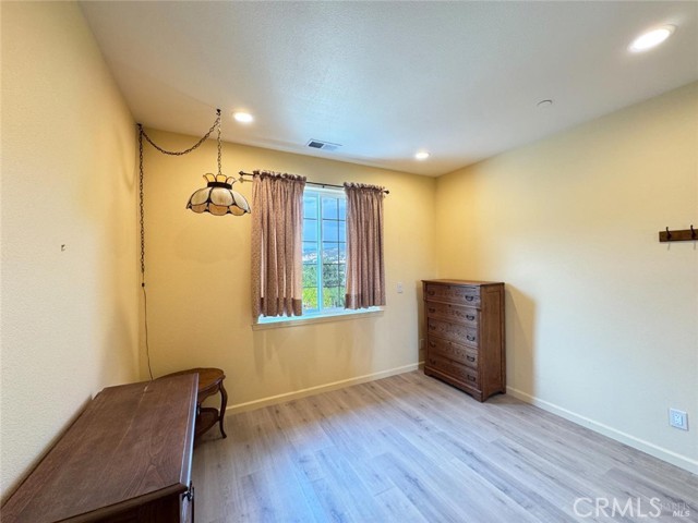 1910 Foothill Drive, Redwood Valley CA: https://media.crmls.org/medias/c5a1f1d7-a2a3-42a7-9d22-705e04ce6c3d.jpg