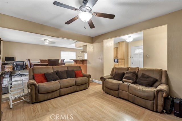 Detail Gallery Image 7 of 25 For 3849 N Stanford, Fresno,  CA 93727 - 3 Beds | 2 Baths