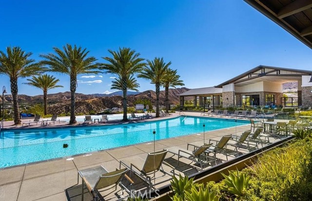 Detail Gallery Image 7 of 72 For 18696 Cedar Crest Dr, Canyon Country,  CA 91387 - 3 Beds | 2/1 Baths