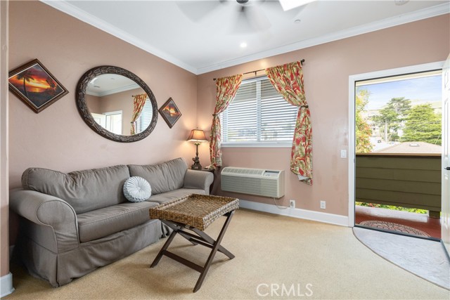 95 S Ocean Avenue, Cayucos CA: https://media.crmls.org/medias/c5a3bf22-0e2b-4a87-b3d3-f22bedd8c1b7.jpg
