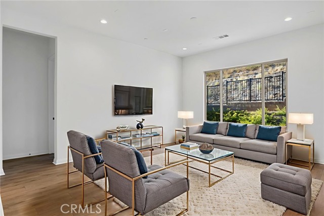 Detail Gallery Image 8 of 26 For 11920 Shadeland, Corona,  CA 92883 - 2 Beds | 2 Baths