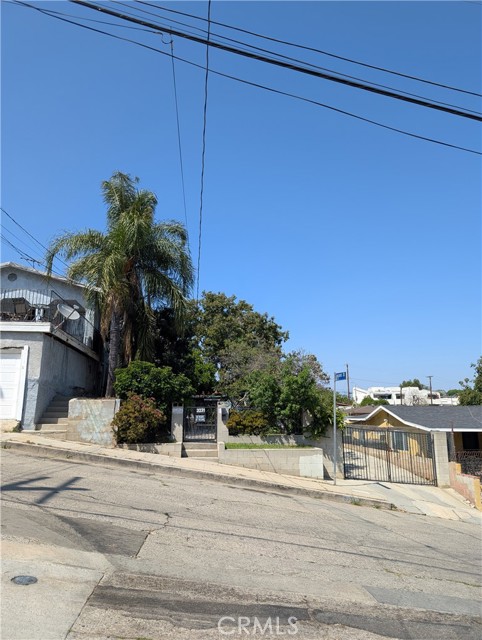 3231 Inez Street, Los Angeles CA: https://media.crmls.org/medias/c5a4361b-2c9f-4e22-9575-bb57ae20b47e.jpg