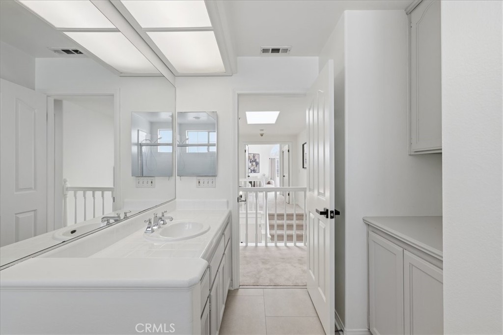 https://media.crmls.org/medias/c5a4990e-0910-465b-ae65-0d99c37884b6.jpg?preset=X-Large