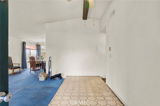 Detail Gallery Image 4 of 29 For 26815 Lugar De Oro Dr, Valencia,  CA 91354 - 3 Beds | 2 Baths