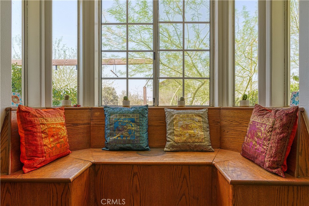 https://media.crmls.org/medias/c5a4d3d2-ffeb-4e3d-8a41-93cfcd6c169b.jpg?preset=X-Large