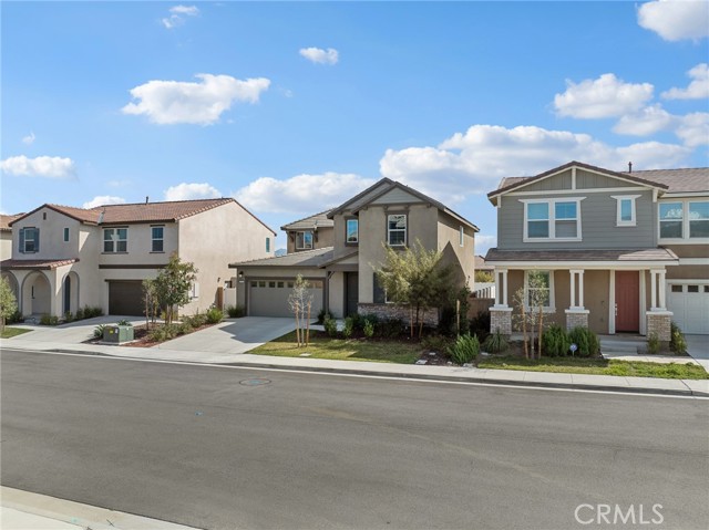 Detail Gallery Image 2 of 47 For 571 Tucker, Rialto,  CA 92377 - 4 Beds | 3 Baths