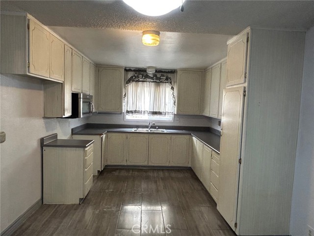 Detail Gallery Image 2 of 20 For 17513 Keene Ave, Carson,  CA 90746 - 4 Beds | 2 Baths