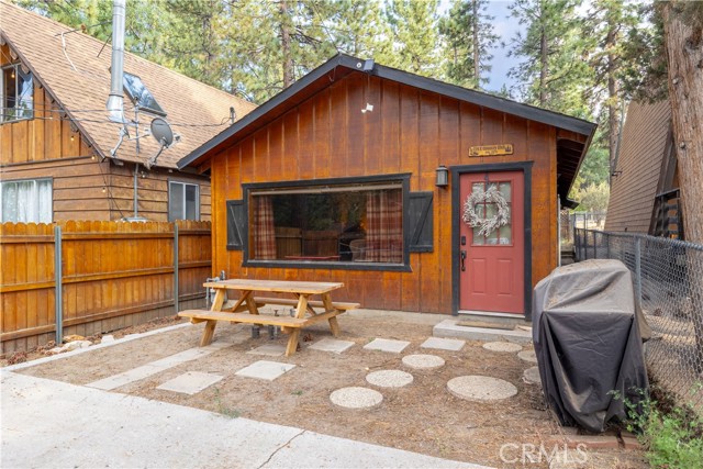 Detail Gallery Image 3 of 12 For 328 E Country Club Bld, Big Bear City,  CA 92314 - 2 Beds | 1 Baths