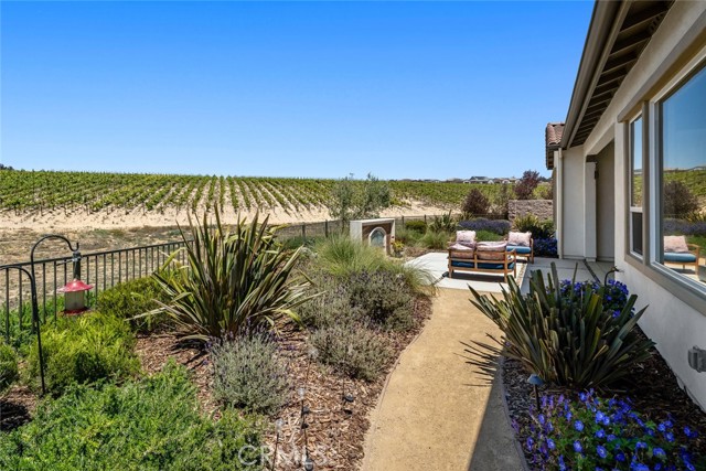 1330 Riley Lane, Nipomo CA: https://media.crmls.org/medias/c5a683d4-44b6-432c-9e03-539627514587.jpg