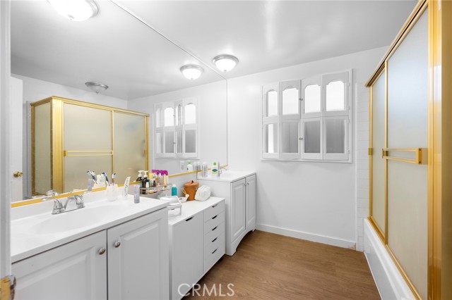 4035 Ellenita Avenue, Tarzana CA: https://media.crmls.org/medias/c5a7a304-153a-4a21-8e50-0366b9ed2a94.jpg