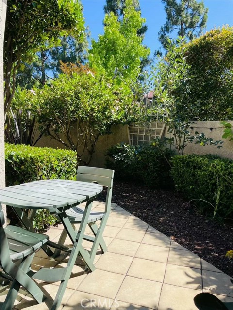 267 Stanford Court, Irvine CA: https://media.crmls.org/medias/c5a7c166-dcfe-4cee-83a6-0da13008d8ef.jpg
