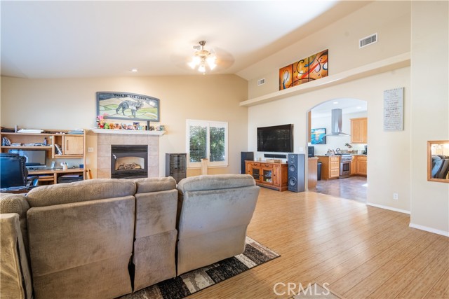 Detail Gallery Image 4 of 21 For 508 Creekside Ct, Paso Robles,  CA 93446 - 3 Beds | 2 Baths