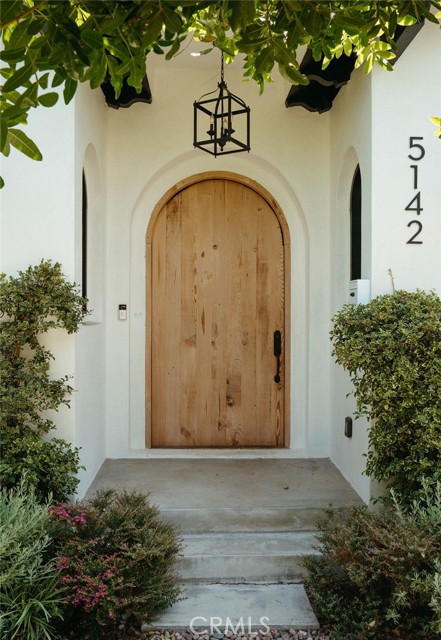 5142 Brynhurst Avenue, Los Angeles CA: https://media.crmls.org/medias/c5a86fac-a2fb-4ef7-bf4c-1763bbdf5b0c.jpg