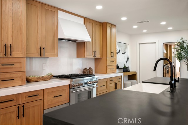 Detail Gallery Image 28 of 42 For 22 Rue Cannes, Newport Beach,  CA 92660 - 2 Beds | 2 Baths