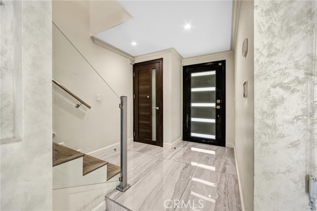 Detail Gallery Image 5 of 37 For 8038 via Pompeii, Burbank,  CA 91504 - 3 Beds | 3 Baths