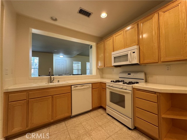 Detail Gallery Image 16 of 41 For 28154 Ashbrook Ln, Valencia,  CA 91354 - 2 Beds | 2/1 Baths