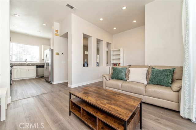 Detail Gallery Image 7 of 32 For 2828 Ballesteros Ln, Tustin,  CA 92782 - 3 Beds | 2/1 Baths