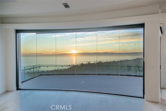 Detail Gallery Image 8 of 45 For 648 Mystic Vw, Laguna Beach,  CA 92651 - 5 Beds | 3/2 Baths