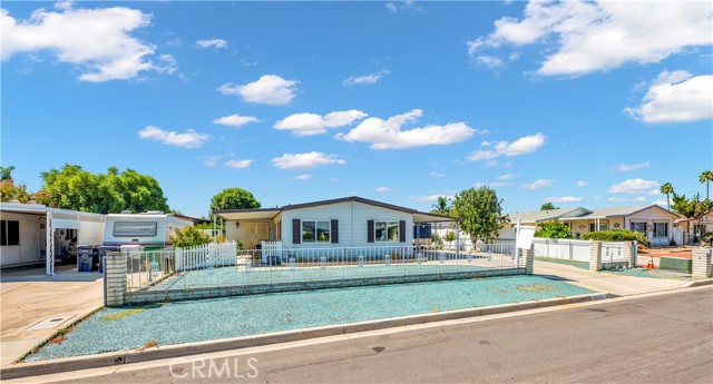 43609 Walden Way, Hemet CA: https://media.crmls.org/medias/c5ac7649-c0af-48cd-9ff1-43941b59a2c7.jpg