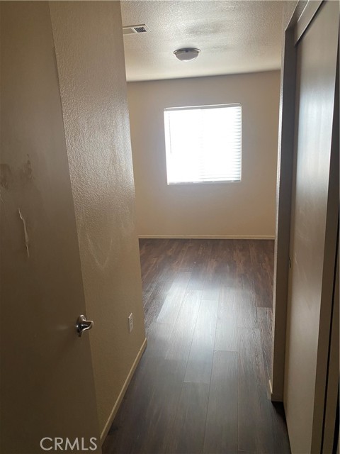 15618 Choctaw Street, Victorville CA: https://media.crmls.org/medias/c5acdd0d-005f-41a3-be56-c68bbb723655.jpg