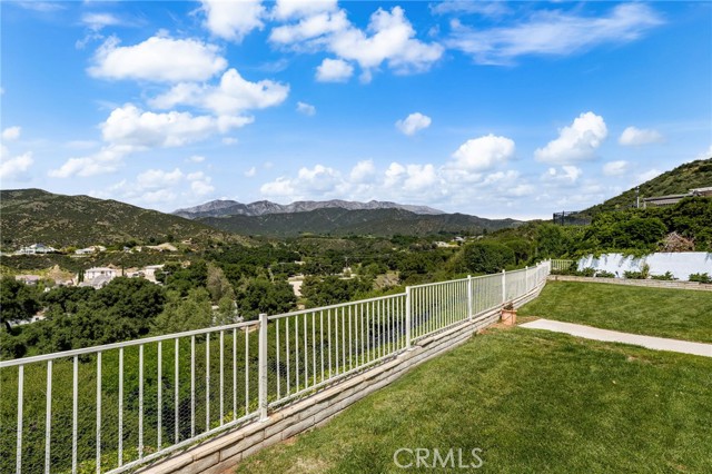 36608 Oak Ridge Drive, Yucaipa CA: https://media.crmls.org/medias/c5ad462b-cbfe-4487-acbd-2009015acdcf.jpg