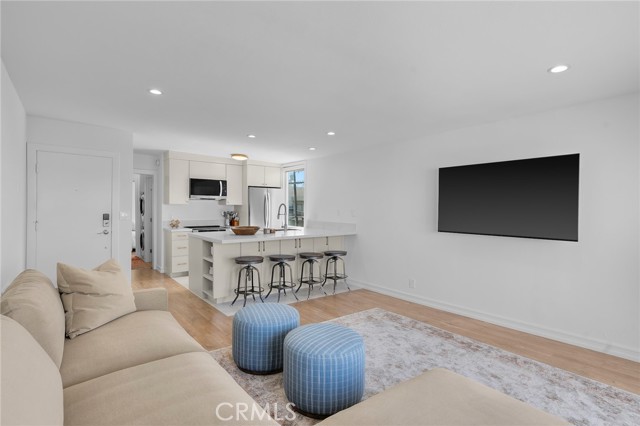404 Hermosa Avenue, Hermosa Beach CA: https://media.crmls.org/medias/c5ad4f71-c6a4-4ca9-9262-2c6d22844394.jpg