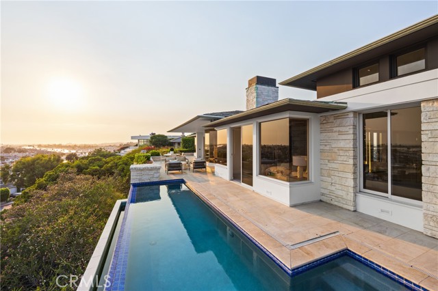 1535 Dolphin Terrace, Corona del Mar CA: https://media.crmls.org/medias/c5adb1ef-2712-423a-bfb3-6a872bf5a20d.jpg