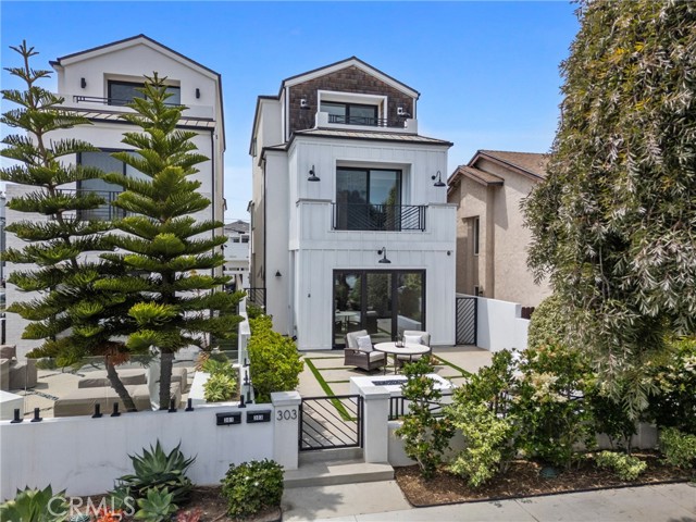 303 12th Street, Huntington Beach CA: https://media.crmls.org/medias/c5ae1c6f-676a-467f-8a7c-d9c5194ba617.jpg