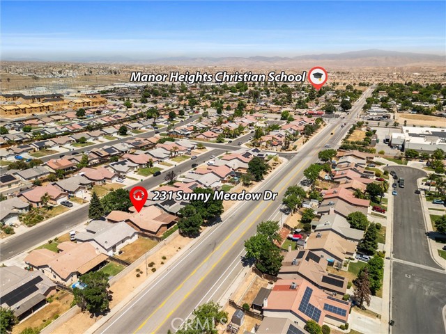 231 Sunny Meadow Drive, Bakersfield CA: https://media.crmls.org/medias/c5ae23f0-51db-43a9-b5b9-f07354856006.jpg