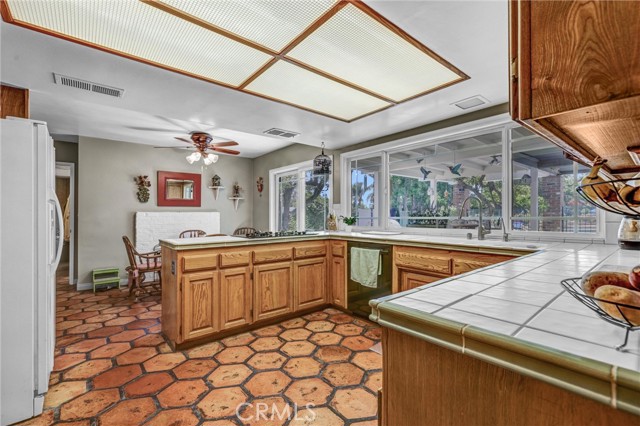 10417 Laramie Avenue, Chatsworth CA: https://media.crmls.org/medias/c5ae4de0-3fb6-4afd-97b0-56af24270b14.jpg