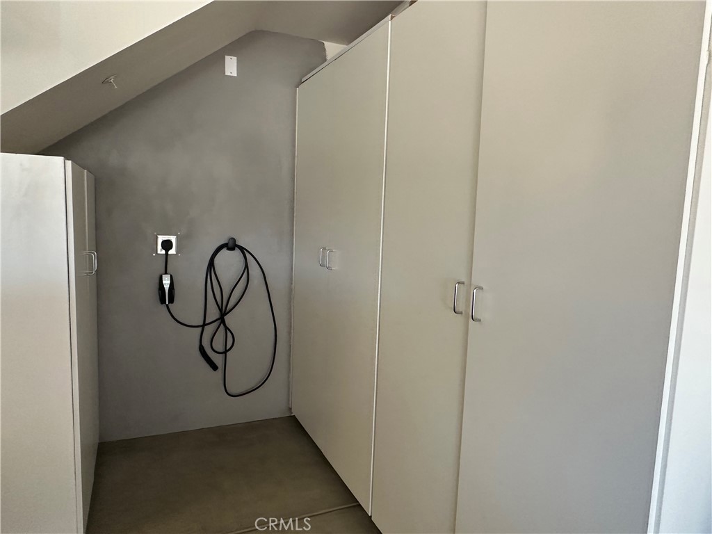 https://media.crmls.org/medias/c5aec88b-e810-4576-8323-eefc4e6f9e40.jpg?preset=X-Large