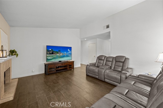 23291 Via Gaudix, Mission Viejo CA: https://media.crmls.org/medias/c5af8f26-f4f5-48a1-851b-eab083108c4a.jpg