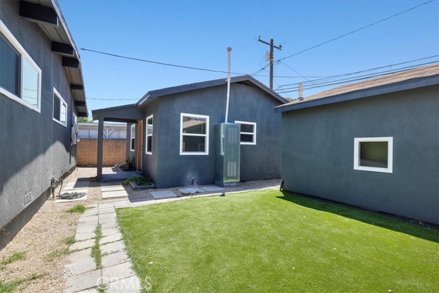 140 E 69th Street, Long Beach CA: https://media.crmls.org/medias/c5aff01d-f07a-424f-ac93-d78ec1365013.jpg
