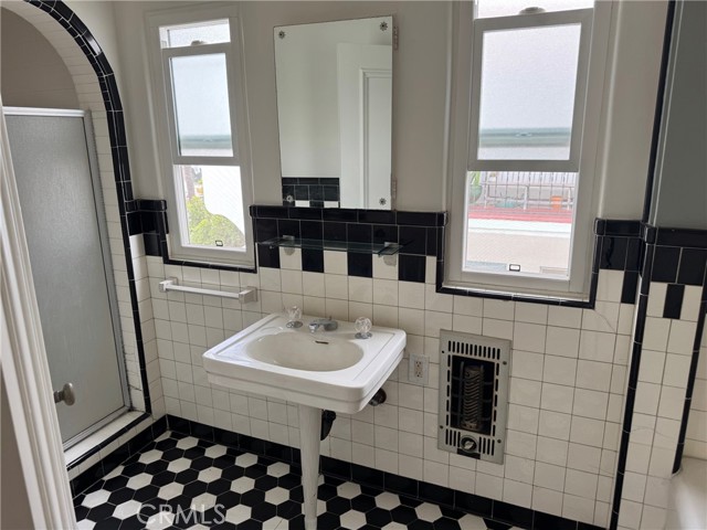 14 Park Avenue, Long Beach CA: https://media.crmls.org/medias/c5b096d4-ccd9-4837-931c-bbd88f44f8e0.jpg