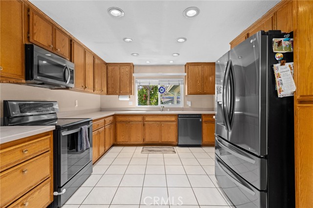 Detail Gallery Image 12 of 39 For 30841 Long Point, Canyon Lake,  CA 92587 - 3 Beds | 2 Baths